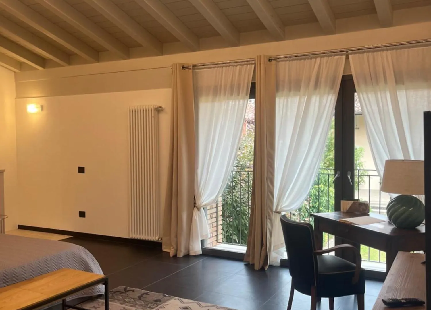 Maison Jardin Gambara 0*,
